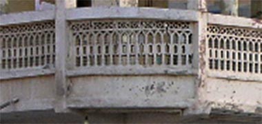 Decorative balustrading at first floor level – with the permission of intlxpatr