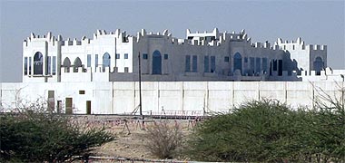 A roadside villa with castellations – with the permission of kattbee on Flickr