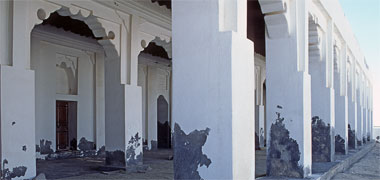 The iwan at al-Dhakhira