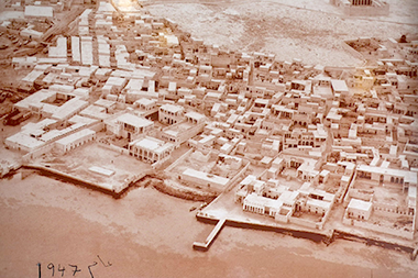 Centre of old Doha and sea – with the permission of John Thompson on FaceBook