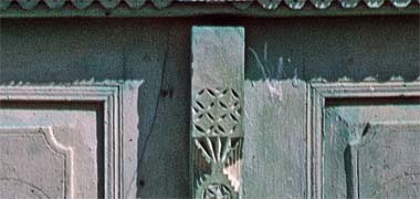The semi-carved head of an &rsquo;enf in Doha, 1972