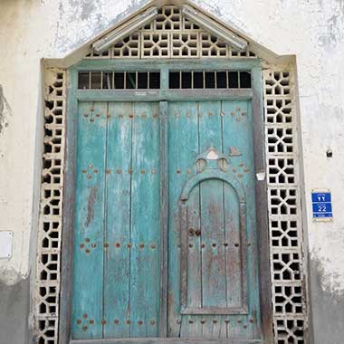 Ventilation around an entrance door in Doha, 2013 – with the permission of we_like_it on Flickr