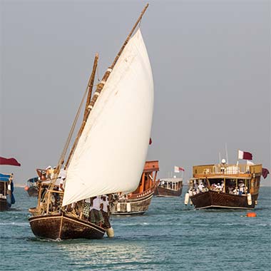 A local craft under lateen sail in the West Bay – with permission from G&aacute;bor Somogyi-T&oacute;th on Flickr