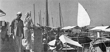 The crowded dhow jetty – courtesy of Mohammad Naseer