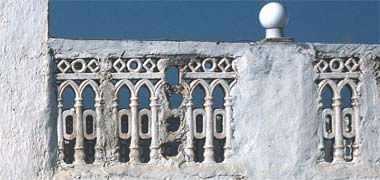 Balustrading pattern outside a mosque in al-Ruwais, February 1972