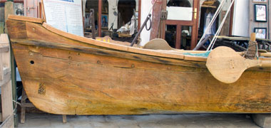 A small boat in the suq