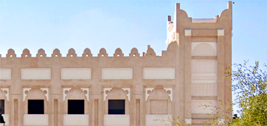 A detail of the Traffic Department building south fa&ccedil;ade showing naqsh panels – courtesy of Google Earth