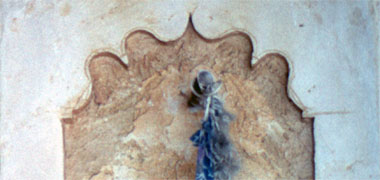 A decorative arch with watad in al-Wakra, April 1975