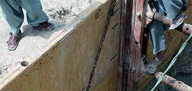 Workers&rsquo; on-site footwear, 1983