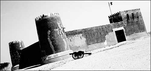 Deliberately sloped photograph presentation